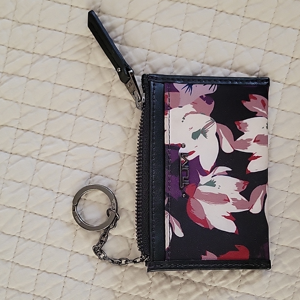 NWOT Tumi Card Case with Keychain